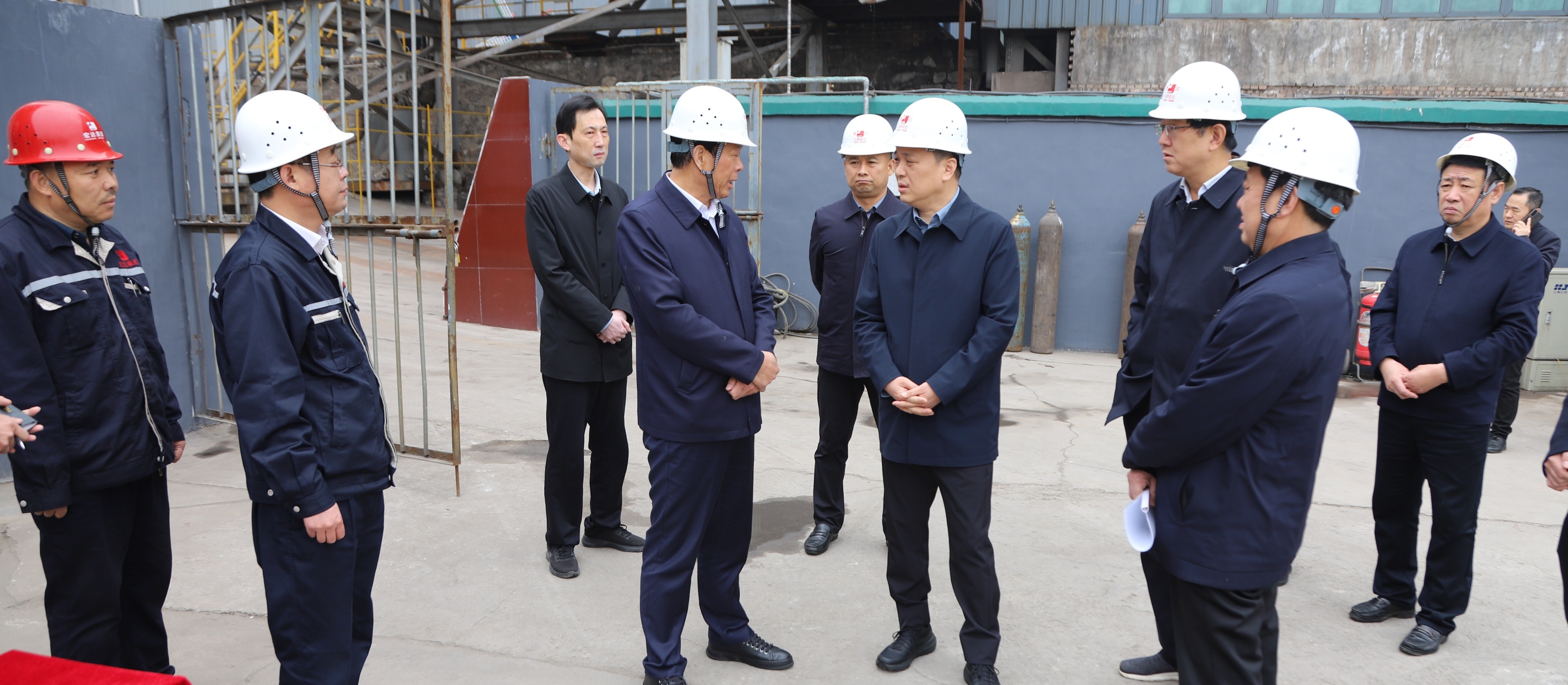 王云深入宏达集团调研重点项目